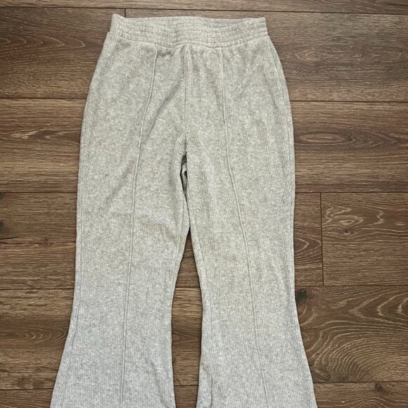 Aerie Gray Ribbed Velour Flare Lounge High Waisted Pants Size Small Regular - Picture 1 of 14